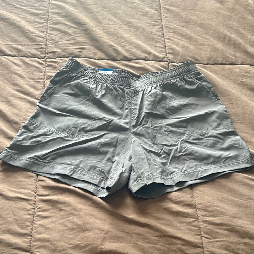 NWT Columbia Light Gray Women’s Active Shorts